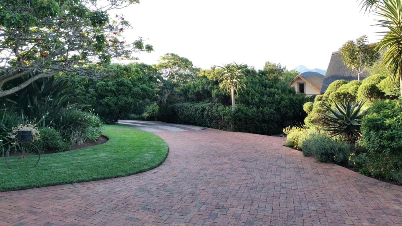 Paradise Cove Victoria Bay Exterior photo